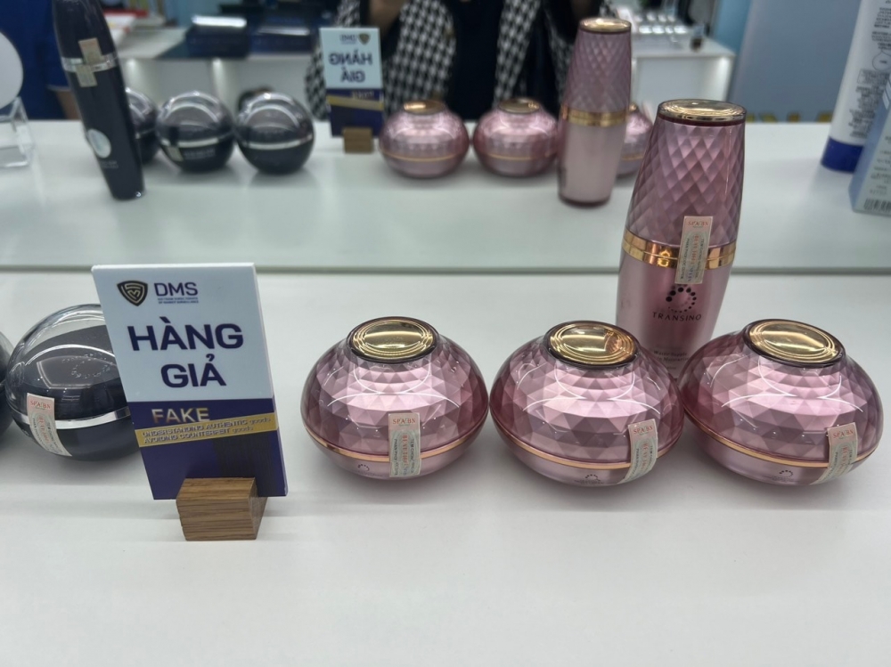 H&agrave;ng Nhật bị l&agrave;m giả từ mỹ phẩm, thực phẩm cho tới dầu nhớt, mũ bảo hiểm- Ảnh 4.