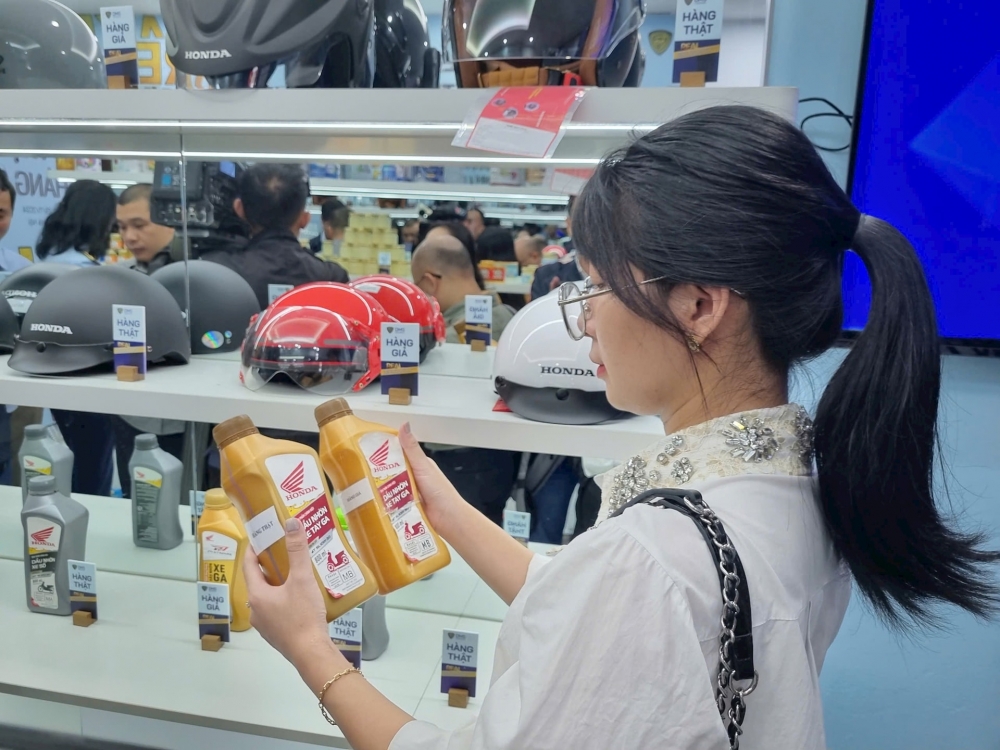 H&agrave;ng Nhật bị l&agrave;m giả từ mỹ phẩm, thực phẩm cho tới dầu nhớt, mũ bảo hiểm- Ảnh 2.