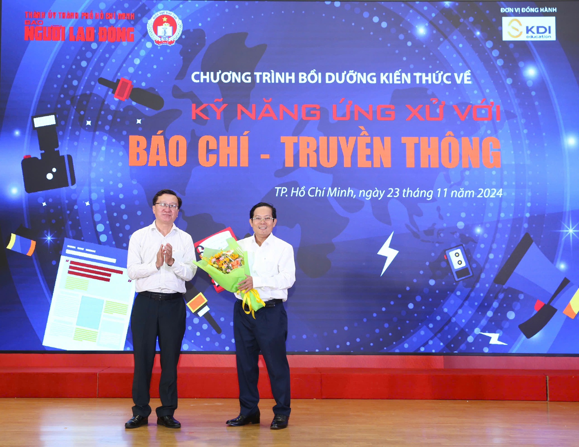 L&atilde;nh đạo của gần 50 trường THPT tham dự bồi dưỡng về &ldquo;Kỹ năng ứng xử với b&aacute;o ch&iacute; - truyền th&ocirc;ng&rdquo;- Ảnh 4.