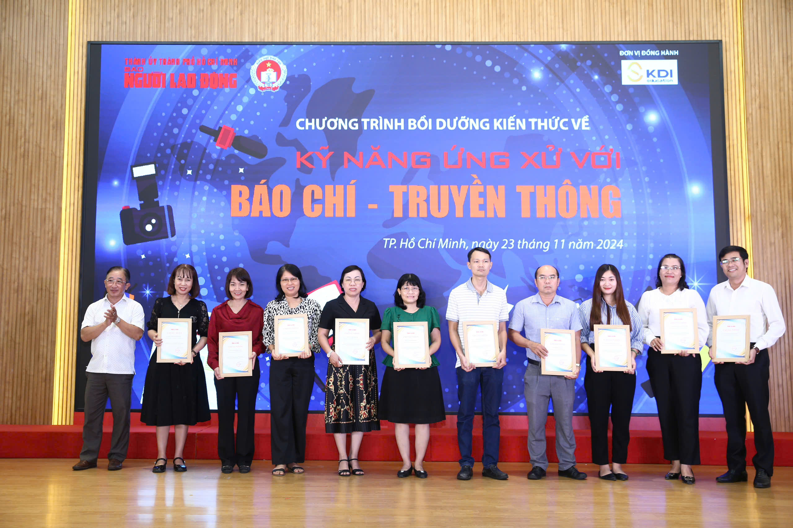 L&atilde;nh đạo của gần 50 trường THPT tham dự bồi dưỡng về &ldquo;Kỹ năng ứng xử với b&aacute;o ch&iacute; - truyền th&ocirc;ng&rdquo;- Ảnh 10.