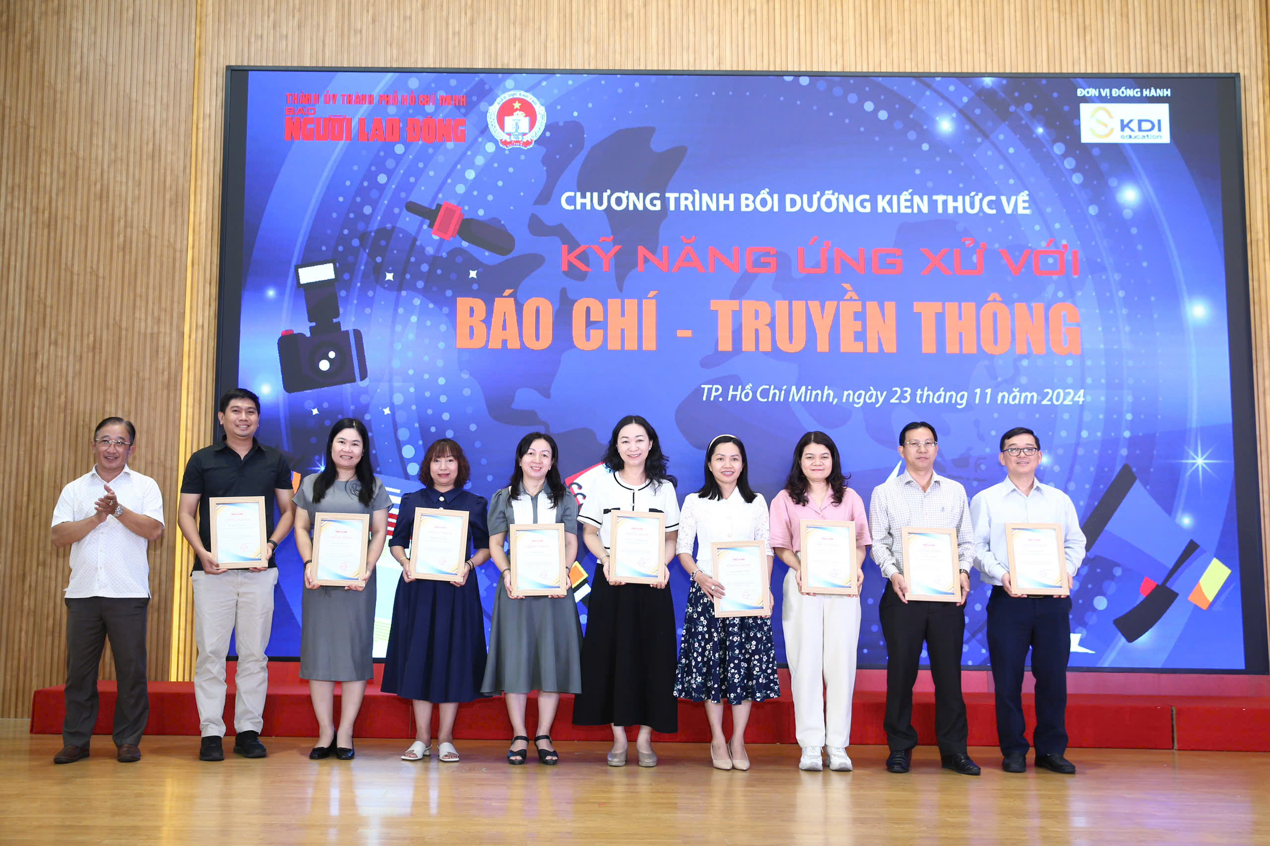 L&atilde;nh đạo của gần 50 trường THPT tham dự bồi dưỡng về &ldquo;Kỹ năng ứng xử với b&aacute;o ch&iacute; - truyền th&ocirc;ng&rdquo;- Ảnh 8.