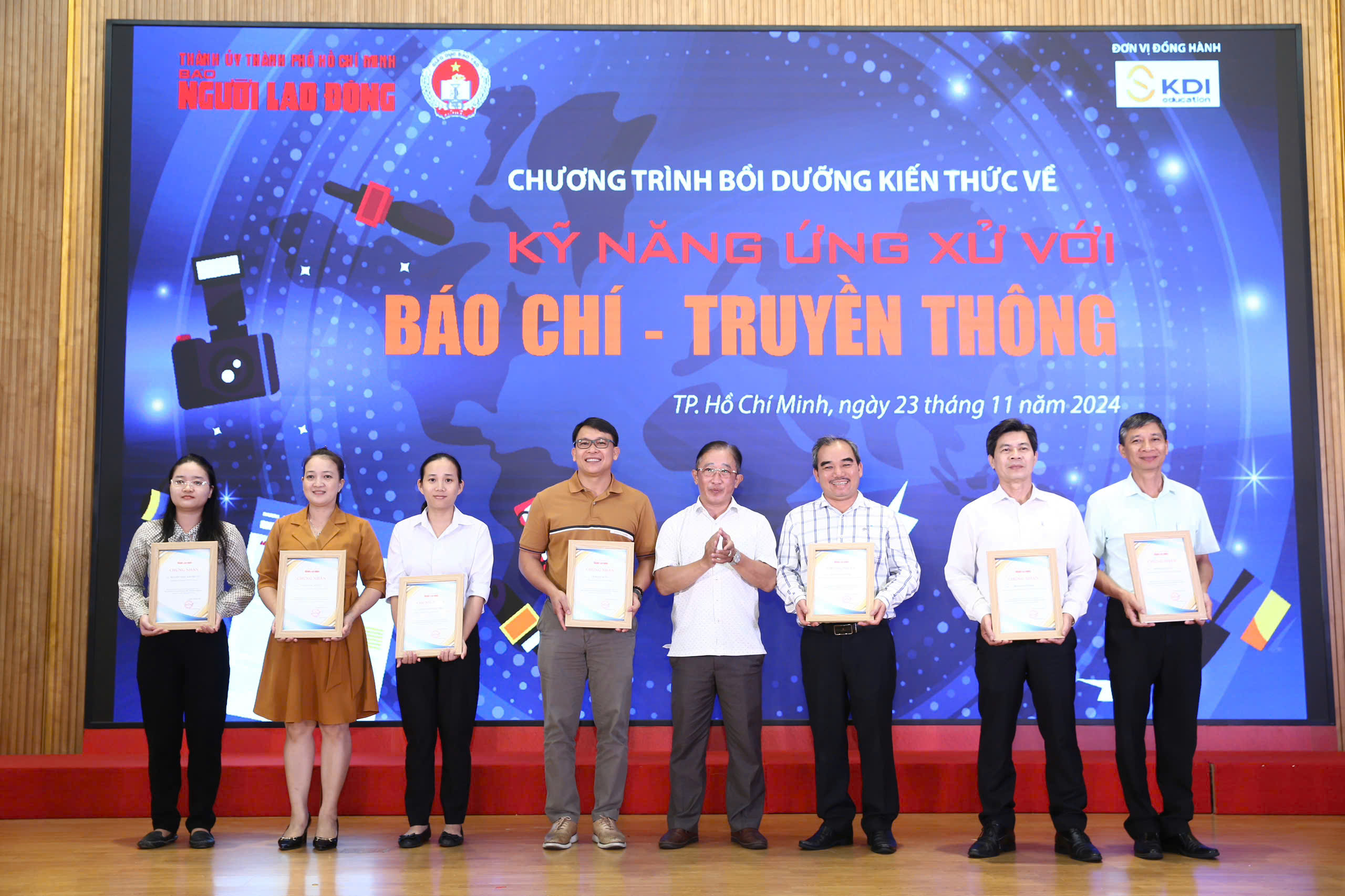 L&atilde;nh đạo của gần 50 trường THPT tham dự bồi dưỡng về &ldquo;Kỹ năng ứng xử với b&aacute;o ch&iacute; - truyền th&ocirc;ng&rdquo;- Ảnh 9.