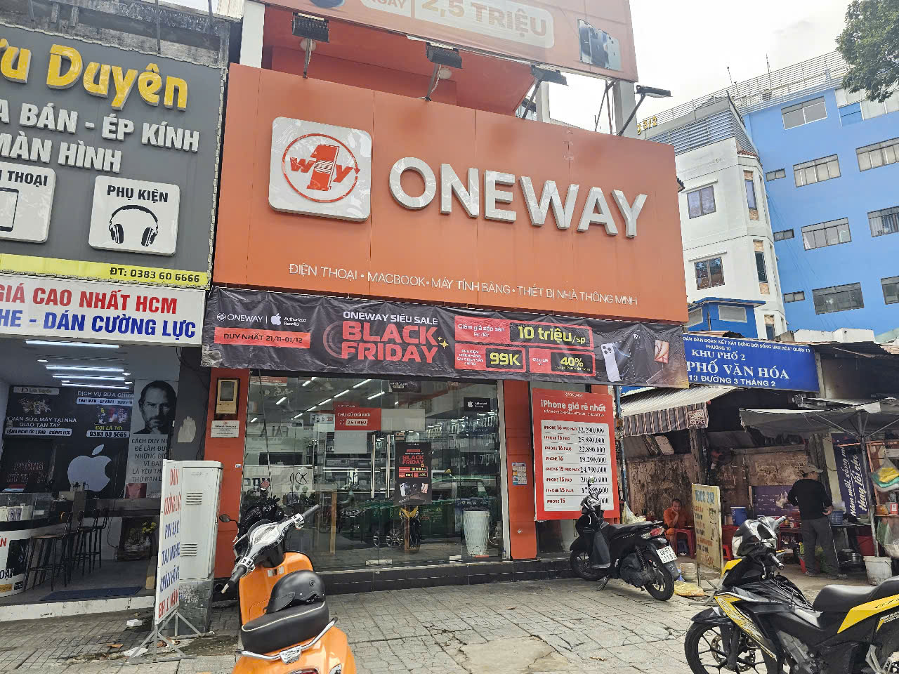 Cửa h&agrave;ng ở c&aacute;c tuyến đường trung t&acirc;m TP HCM rần rần tung giảm gi&aacute; "sập s&agrave;n" - Ảnh 9.