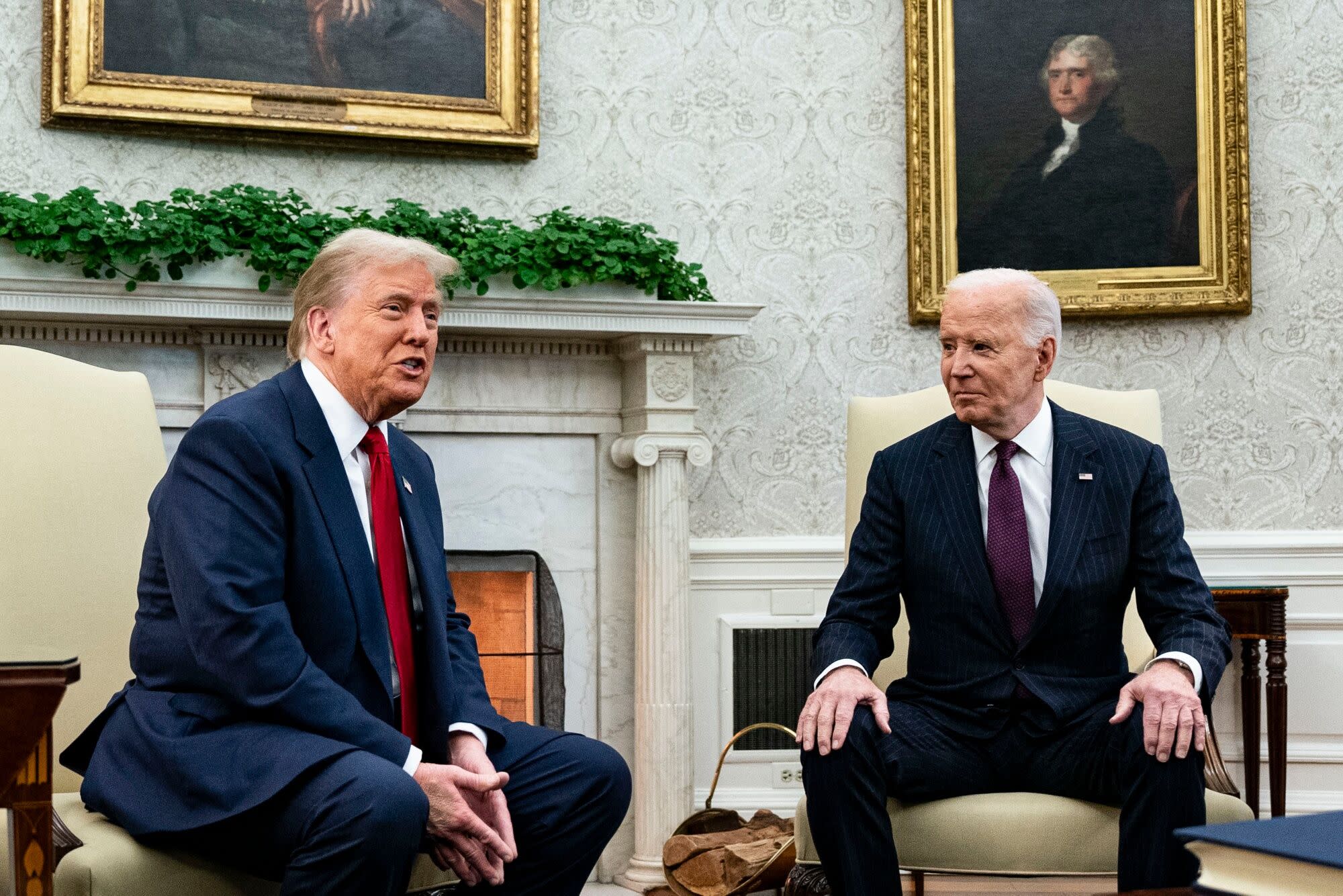Tổng thống Biden giúp Ukraine cũng là giúp ông Donald Trump?- Ảnh 1.