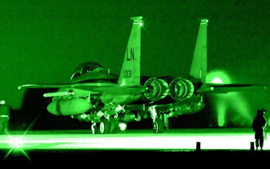 Drone lạ tiếp cận căn cứ Anh, Mỹ điều “đại bàng” F-15E Strike