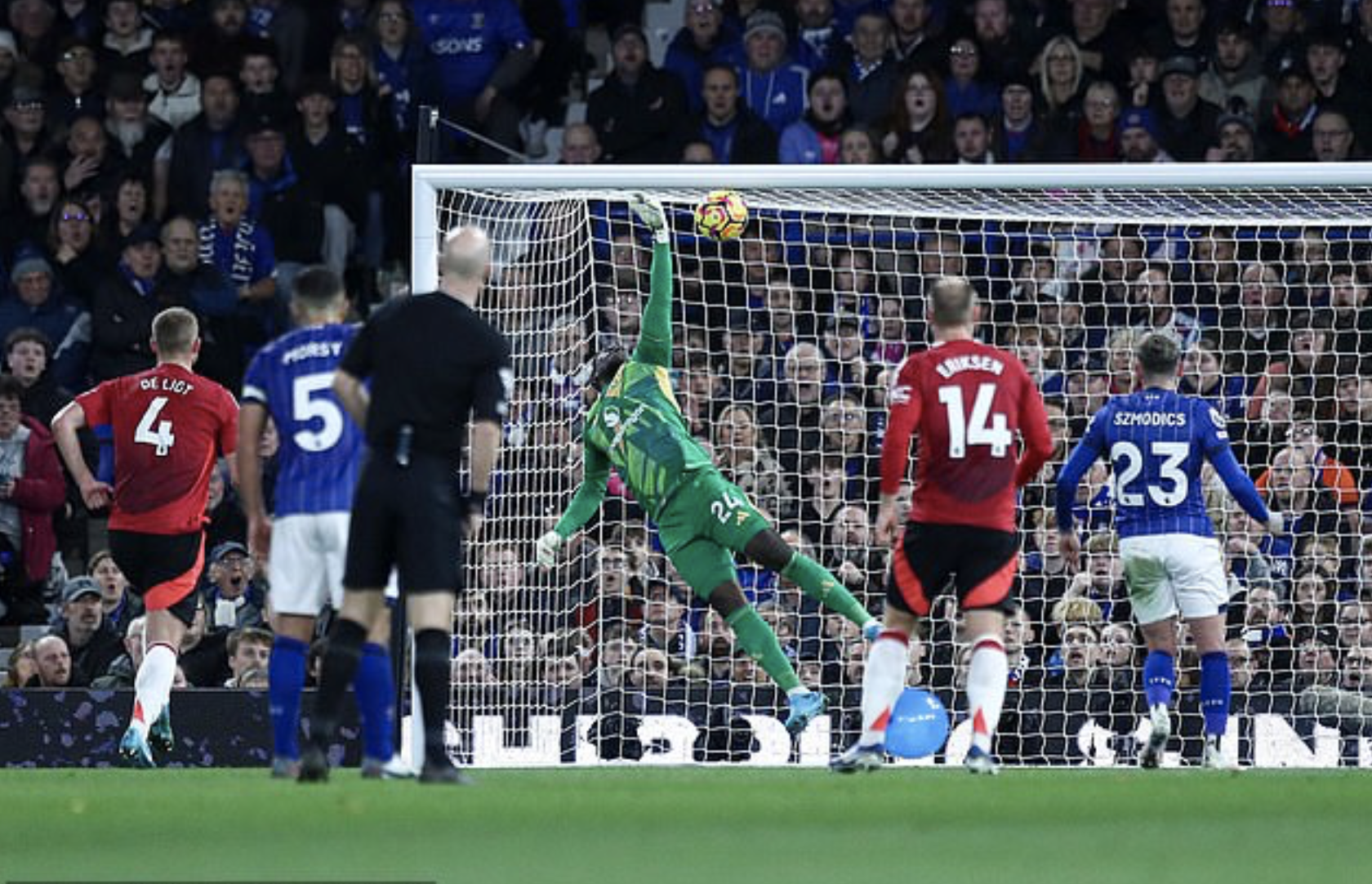 Man United h&ograve;a đội ch&oacute;t bảng, chuy&ecirc;n gia n&oacute;i HLV Amorim "kh&ocirc;ng c&oacute; đũa thần"- Ảnh 4.