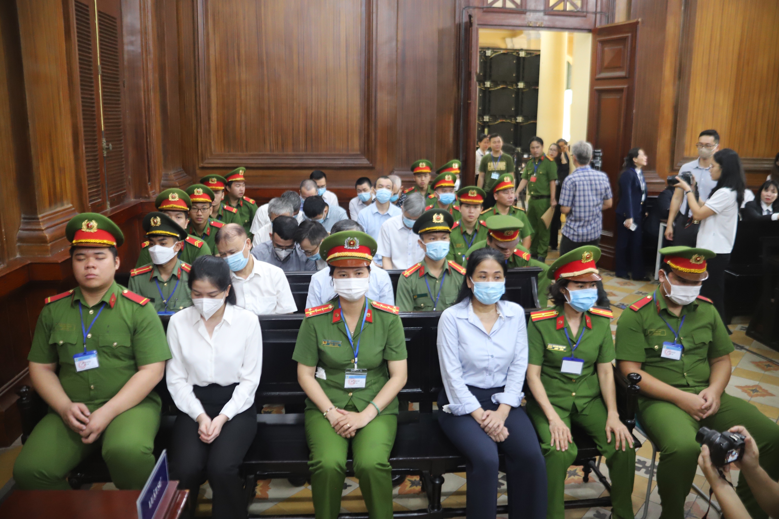 C&aacute;c bị c&aacute;o tại phi&ecirc;n t&ograve;a
