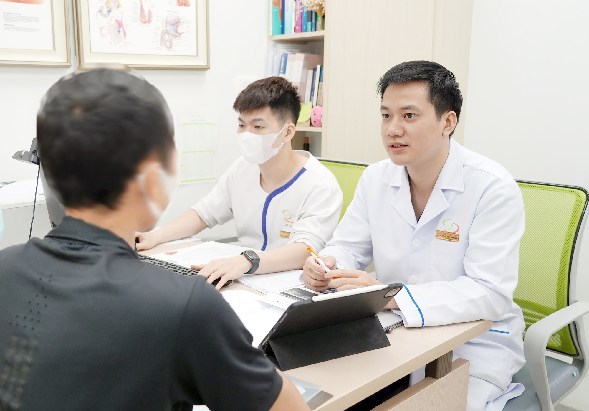 Thanh ni&ecirc;n đau đớn nhập viện v&igrave; "đứt phanh" khi thủ d&acirc;m- Ảnh 2.