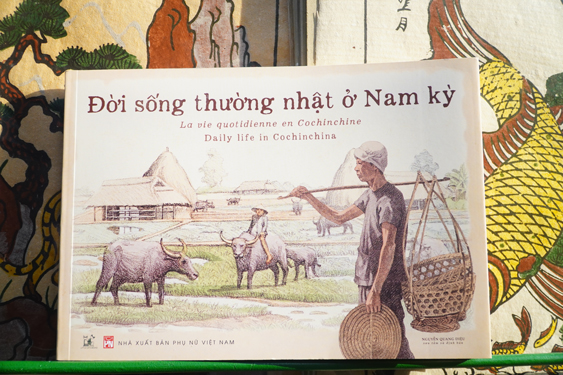 Tập s&aacute;ch &ldquo;Đời sống thường nhật ở Nam kỳ&rdquo; Ảnh: QUỐC THẮNG