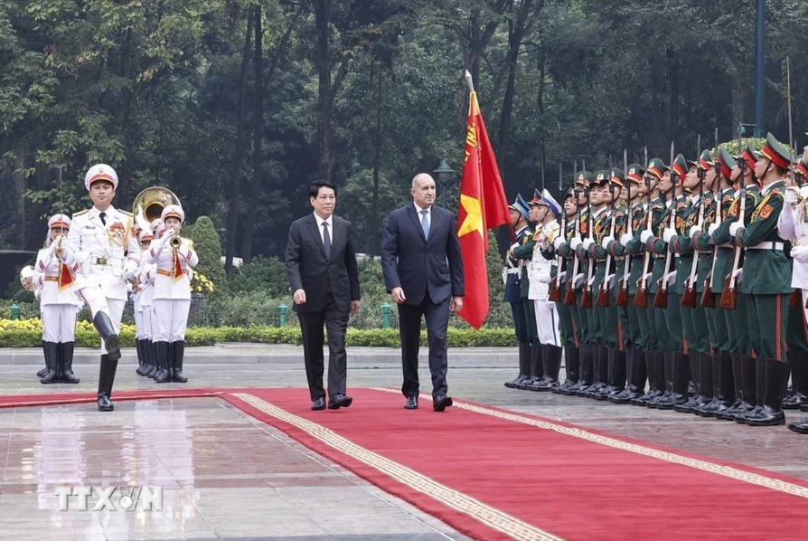 Chủ tịch nước Lương Cường chủ tr&igrave; lễ đ&oacute;n Tổng thống Bulgaria- Ảnh 4.
