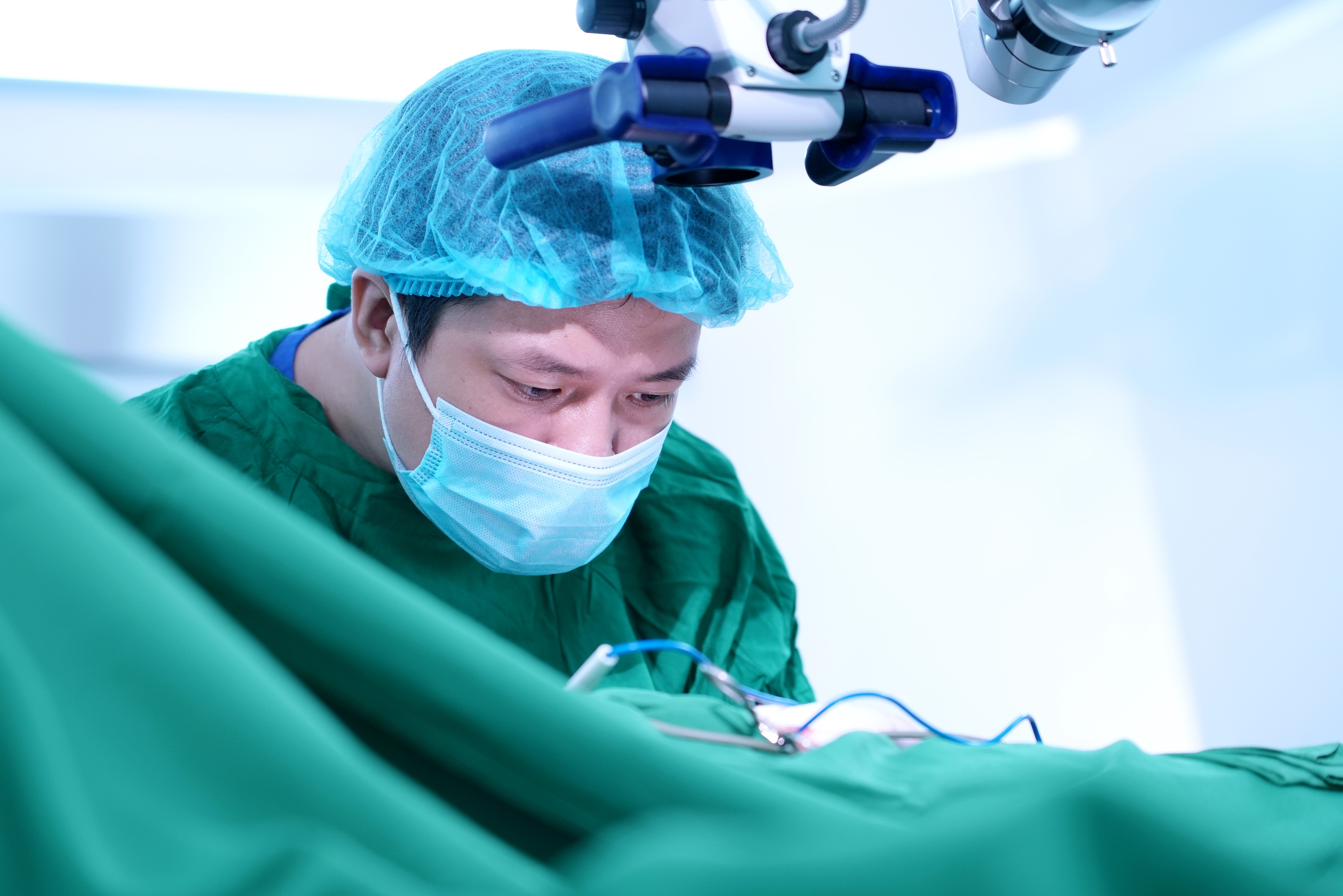 Thanh ni&ecirc;n đau đớn nhập viện v&igrave; "đứt phanh" khi thủ d&acirc;m- Ảnh 1.