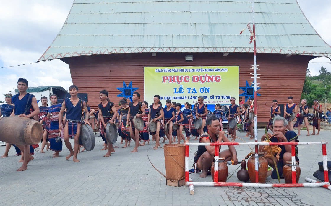 Đưa l&agrave;ng anh h&ugrave;ng N&uacute;p th&agrave;nh điểm đến du lịch hấp dẫn