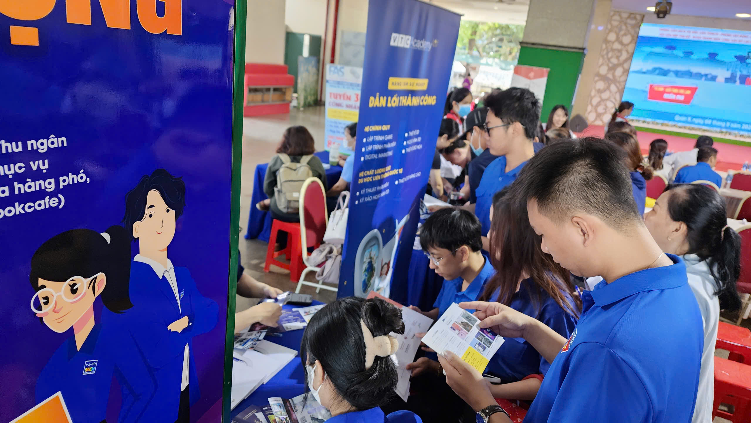V&igrave; sao người lao động vẫn thờ ơ với cơ hội việc 
 l&agrave;m thu nhập hấp dẫn?- Ảnh 1.