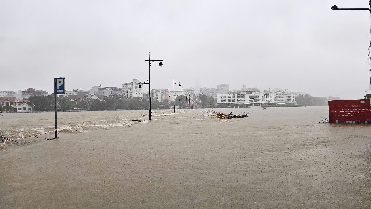 Bảo đảm an toàn cho người dân vùng mưa lũ- Ảnh 1.