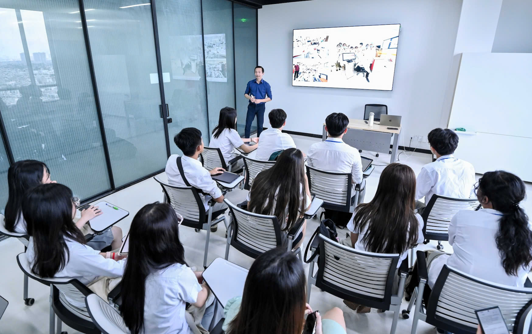 Đ&agrave;o tạo nh&acirc;n lực để bắt kịp xu hướng- Ảnh 1.