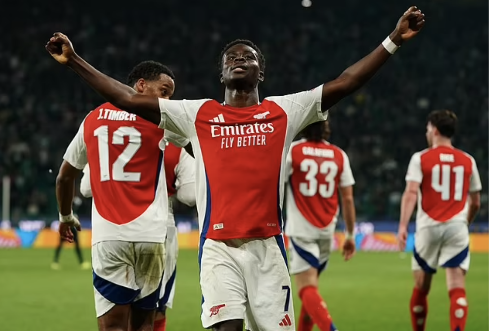Man City đ&aacute;nh rơi chiến thắng kh&ocirc;ng tưởng, Arsenal thắng tưng bừng ở Lisbon- Ảnh 5.