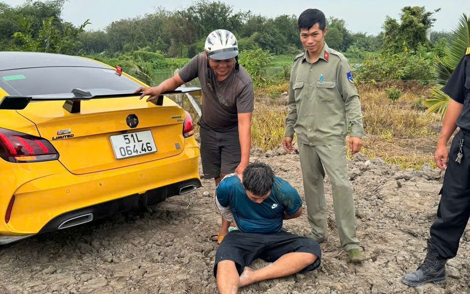 Bị CSGT truy đuổi 20 km, đối tượng liều mình nhảy xuống sông 
