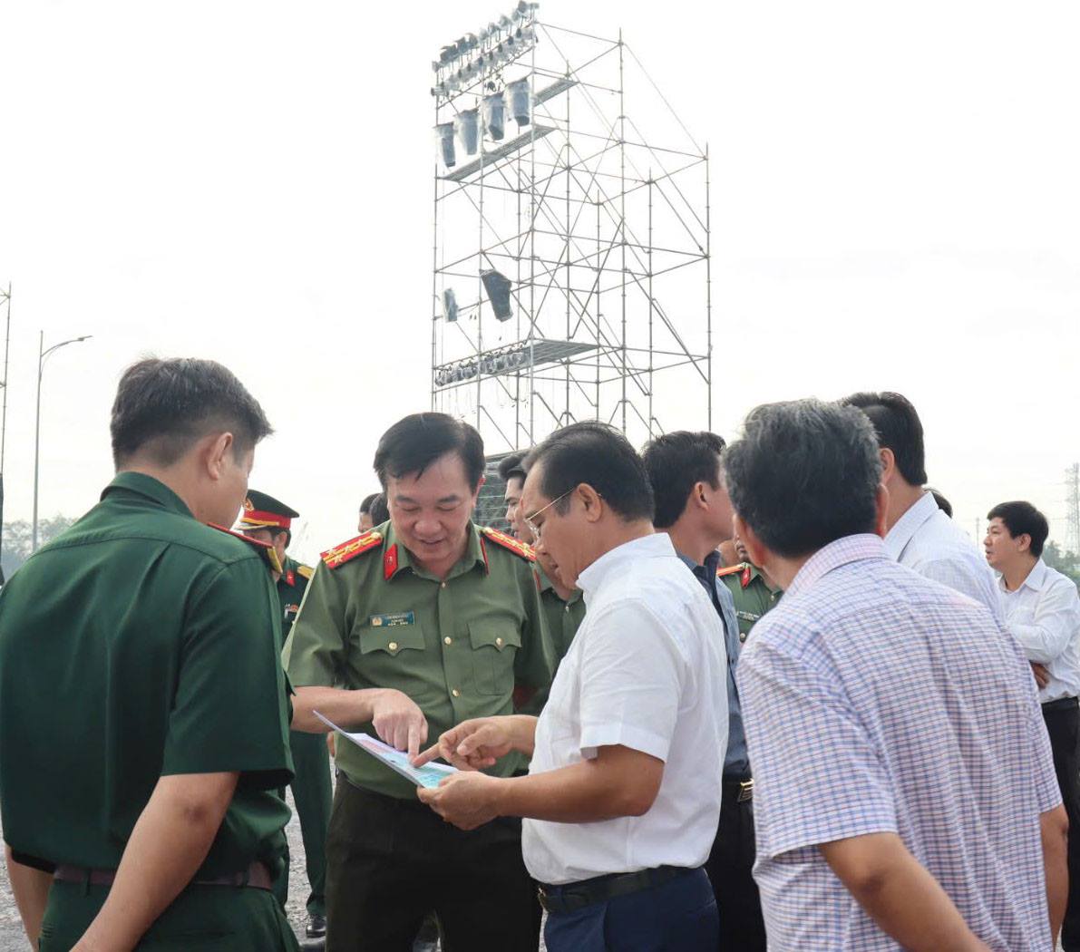B&iacute; thư Tỉnh ủy Long An kiểm tra c&ocirc;ng t&aacute;c tổ chức một sự kiện lớn- Ảnh 1.