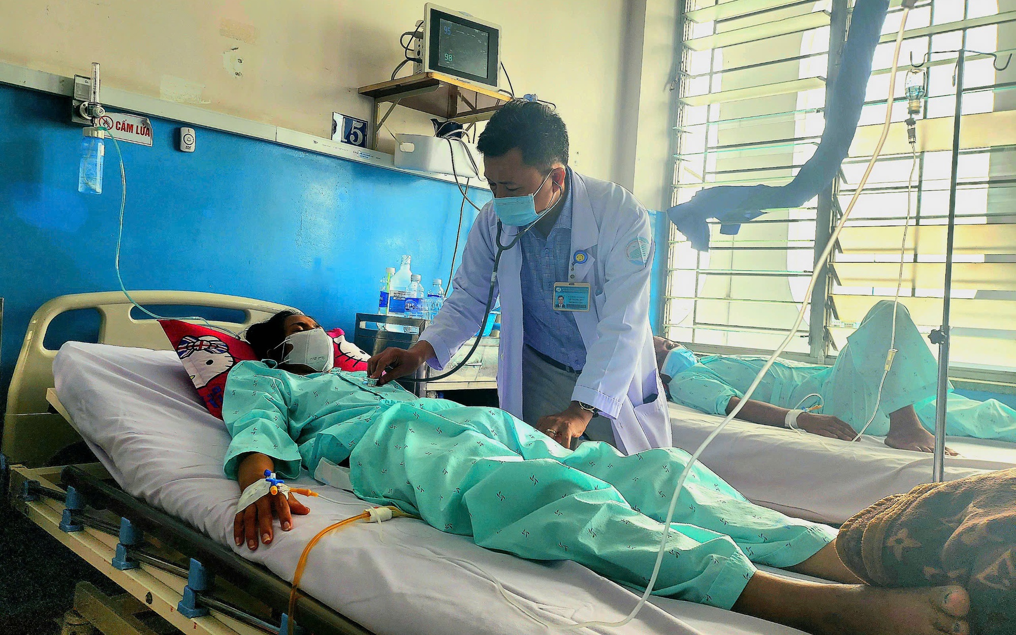 Khẩn trương chống dịch sởi đang bủa v&acirc;y