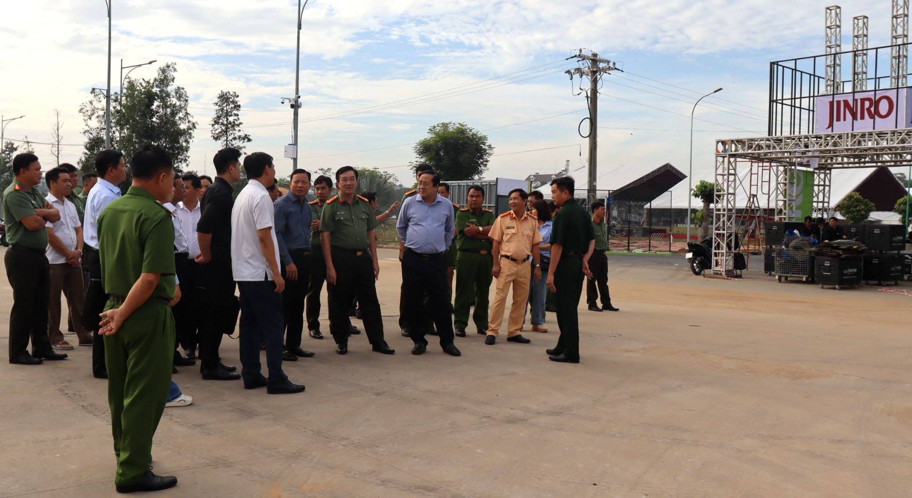 B&iacute; thư Tỉnh ủy Long An kiểm tra c&ocirc;ng t&aacute;c tổ chức một sự kiện lớn- Ảnh 4.