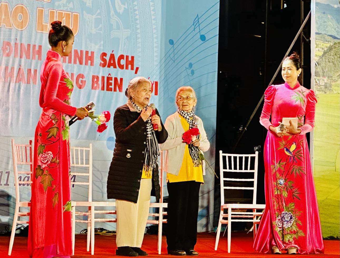 Chương tr&igrave;nh văn nghệ tri &acirc;n "Điện Bi&ecirc;n Phủ - Bản h&ugrave;ng ca thế kỷ": H&agrave;o h&ugrave;ng, nghĩa t&igrave;nh- Ảnh 2.