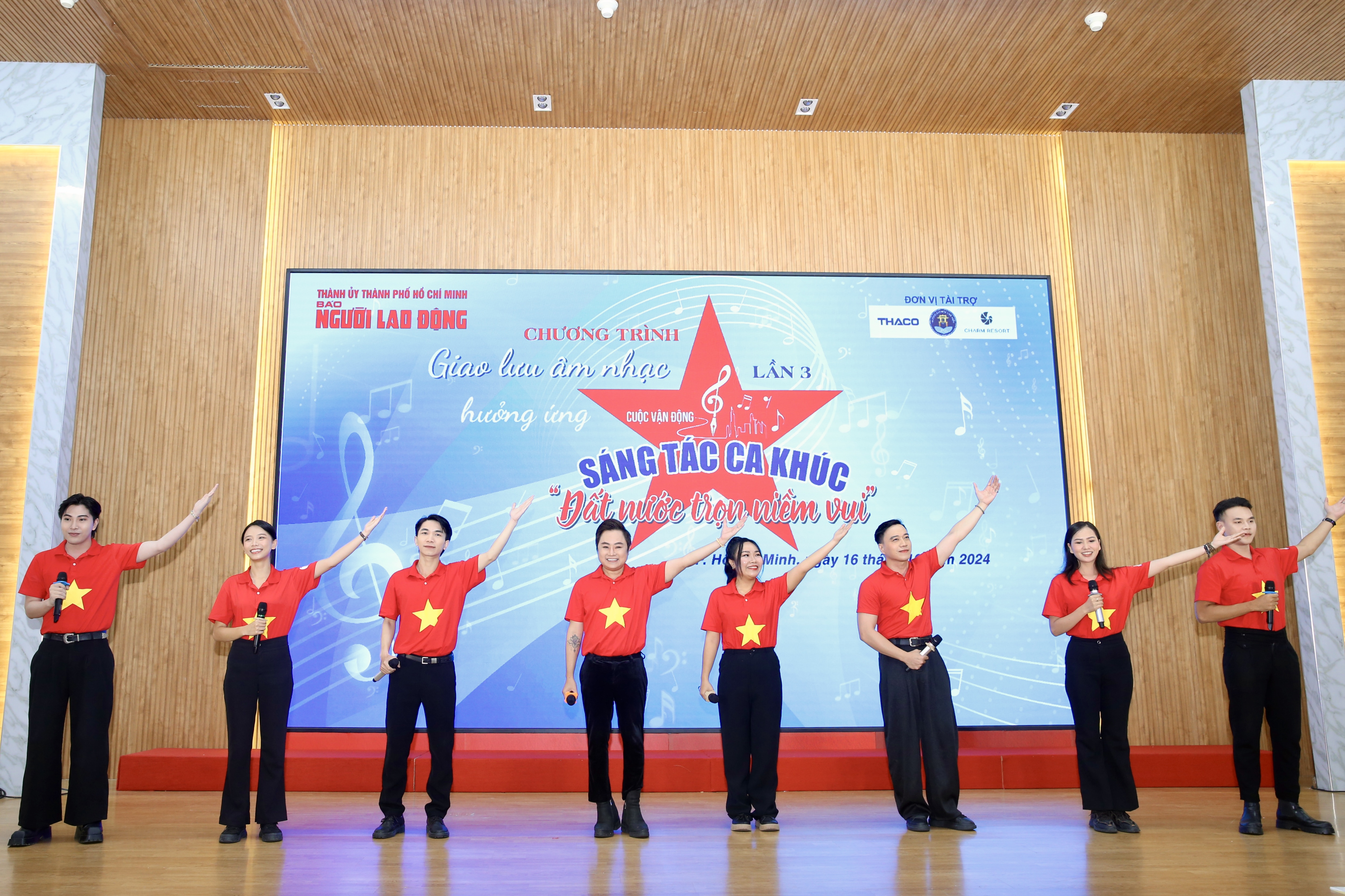 Hơn 100 tác phẩm tham gia "Đất nước trọn niềm vui" - Ảnh 1.