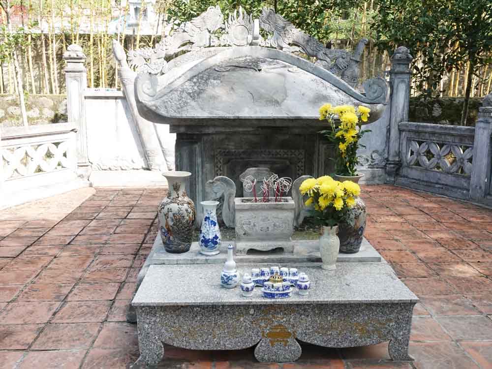 Mộ v&agrave; khu lưu niệm Hải Thượng L&atilde;n &Ocirc;ng L&ecirc; Hữu Tr&aacute;c l&agrave; di t&iacute;ch Quốc gia đặc biệt- Ảnh 3.