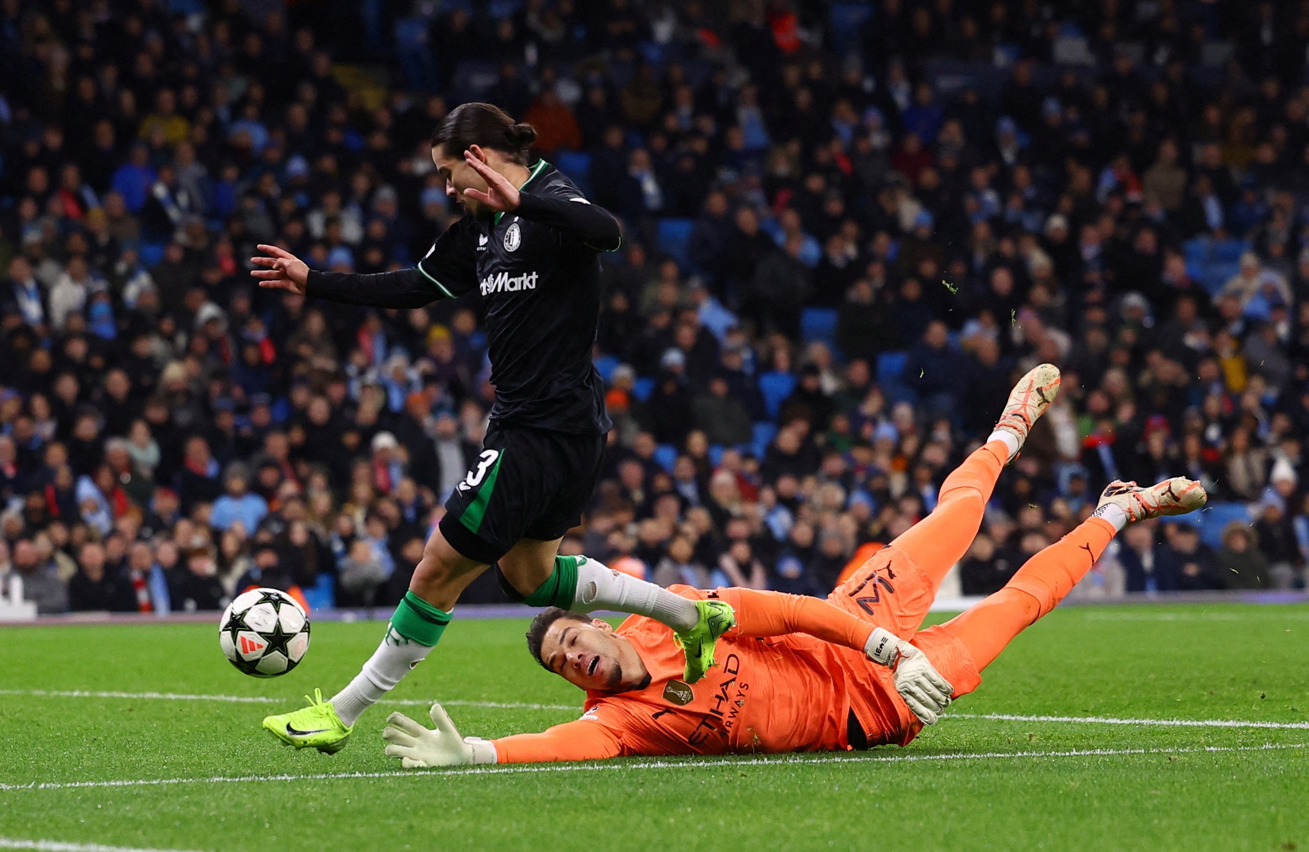 Pep Guardiola tự g&acirc;y thương t&iacute;ch khi Man City chưa tho&aacute;t khỏi khủng hoảng- Ảnh 3.