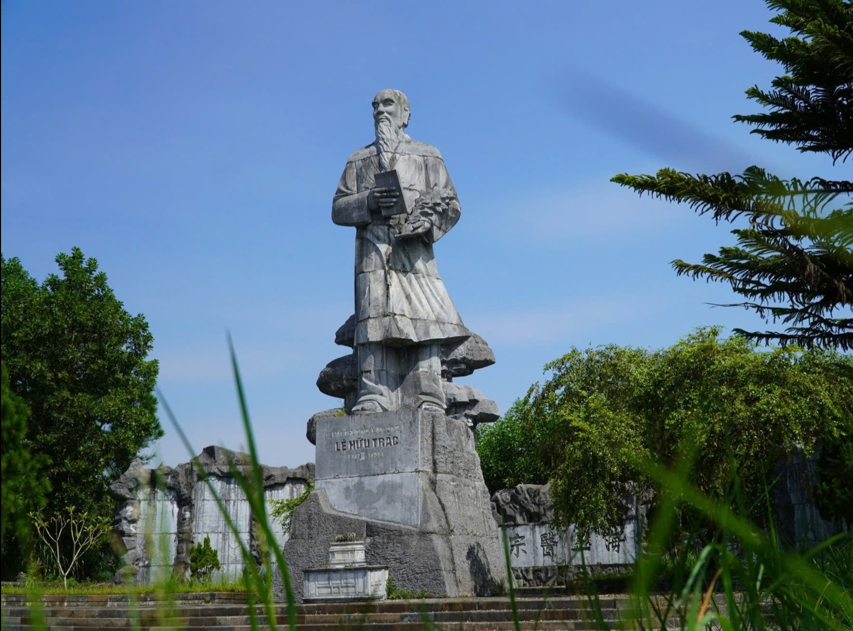 Mộ v&agrave; khu lưu niệm Hải Thượng L&atilde;n &Ocirc;ng L&ecirc; Hữu Tr&aacute;c l&agrave; di t&iacute;ch Quốc gia đặc biệt- Ảnh 1.