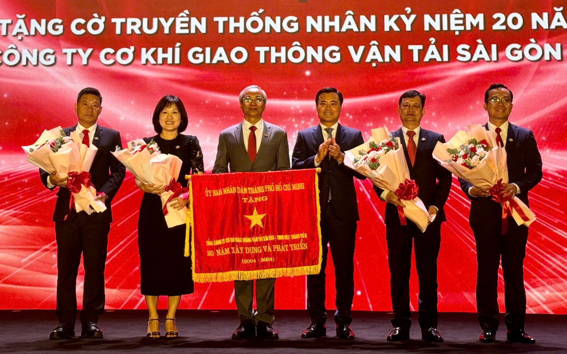 Phát triển bền vững, chăm lo toàn diện cho người lao động