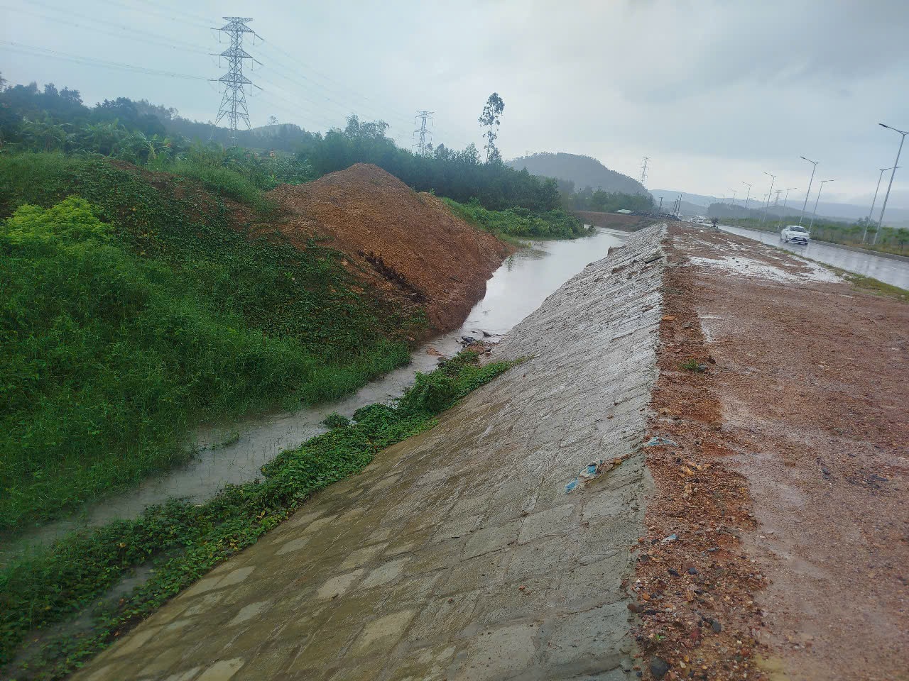 Đ&agrave; Nẵng: X&aacute;c minh nguy&ecirc;n nh&acirc;n ngập &uacute;ng diện rộng, nước 1 th&aacute;ng kh&ocirc;ng r&uacute;t- Ảnh 1.