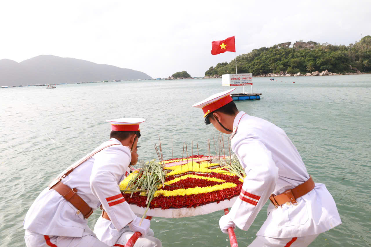 Trọng thể kỉ niệm 60 năm Bến tàu Không số Vũng Rô - Ảnh 2.