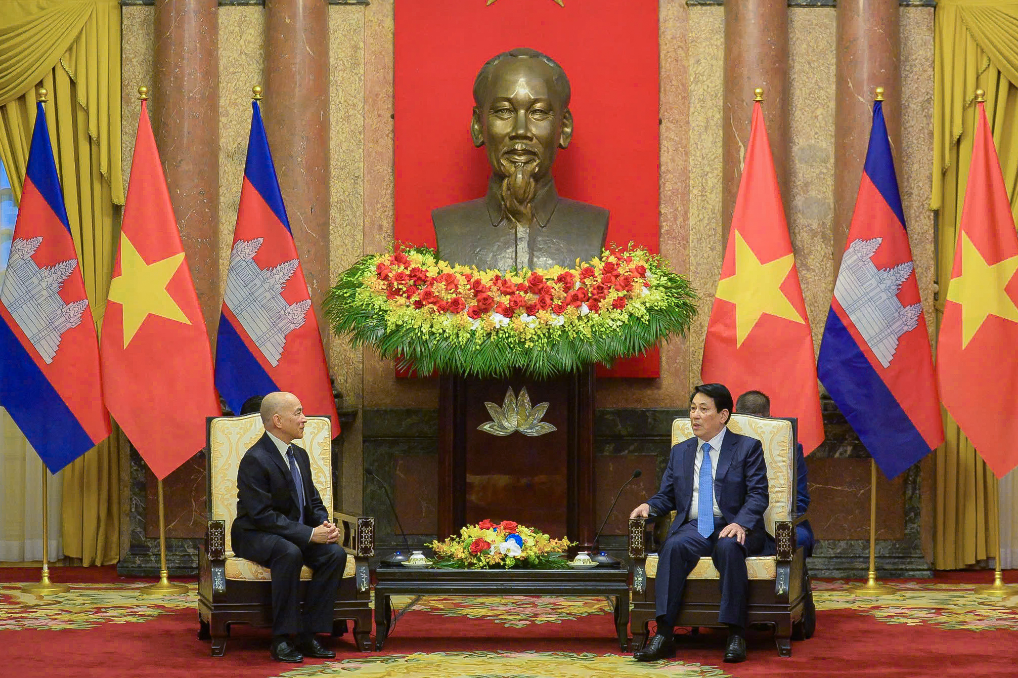 Chủ tịch nước Lương Cường chủ tr&igrave; lễ đ&oacute;n Quốc vương Campuchia Norodom Sihamoni- Ảnh 11.