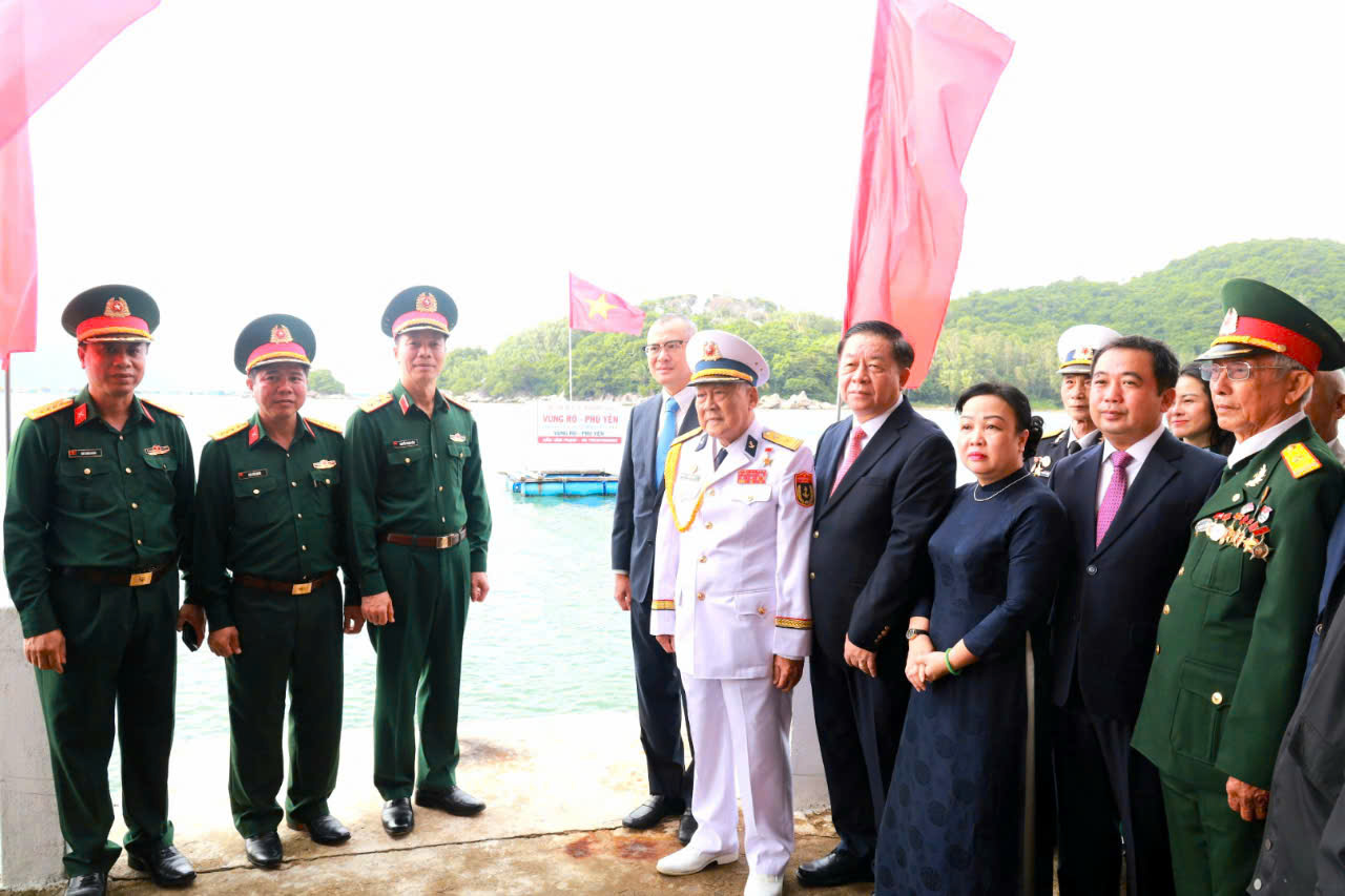 Trọng thể kỉ niệm 60 năm Bến tàu Không số Vũng Rô - Ảnh 4.
