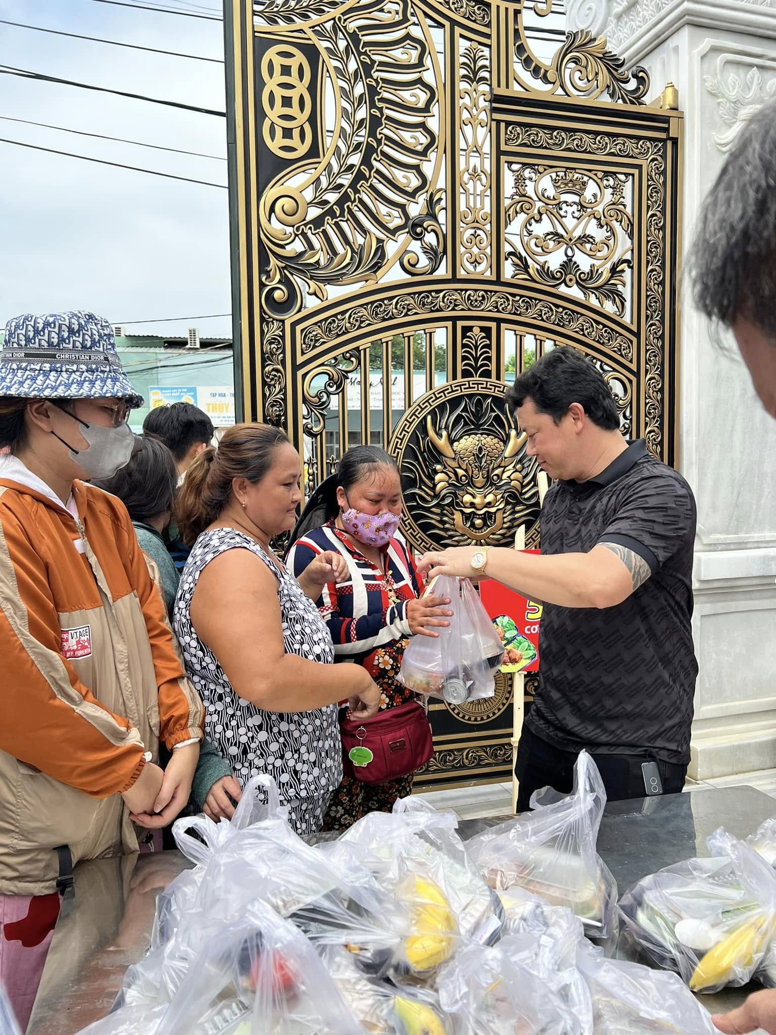 Tài khoản TikTok 1,2 triệu người theo dõi của Phương HHL bất ngờ "bay màu"- Ảnh 1.