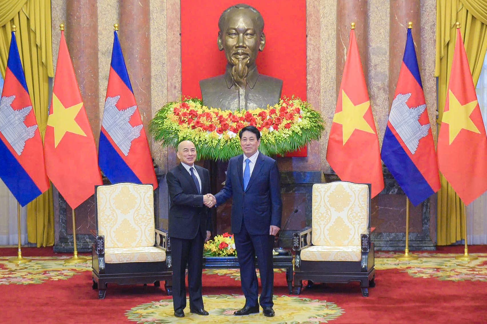 Chủ tịch nước Lương Cường chủ tr&igrave; lễ đ&oacute;n Quốc vương Campuchia Norodom Sihamoni- Ảnh 10.