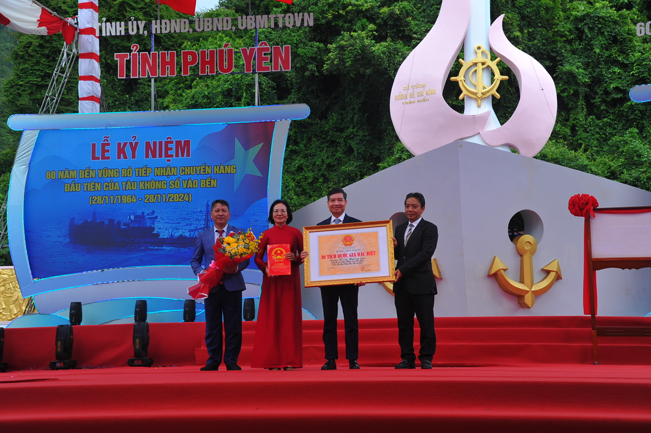 Trọng thể kỉ niệm 60 năm Bến tàu Không số Vũng Rô - Ảnh 7.