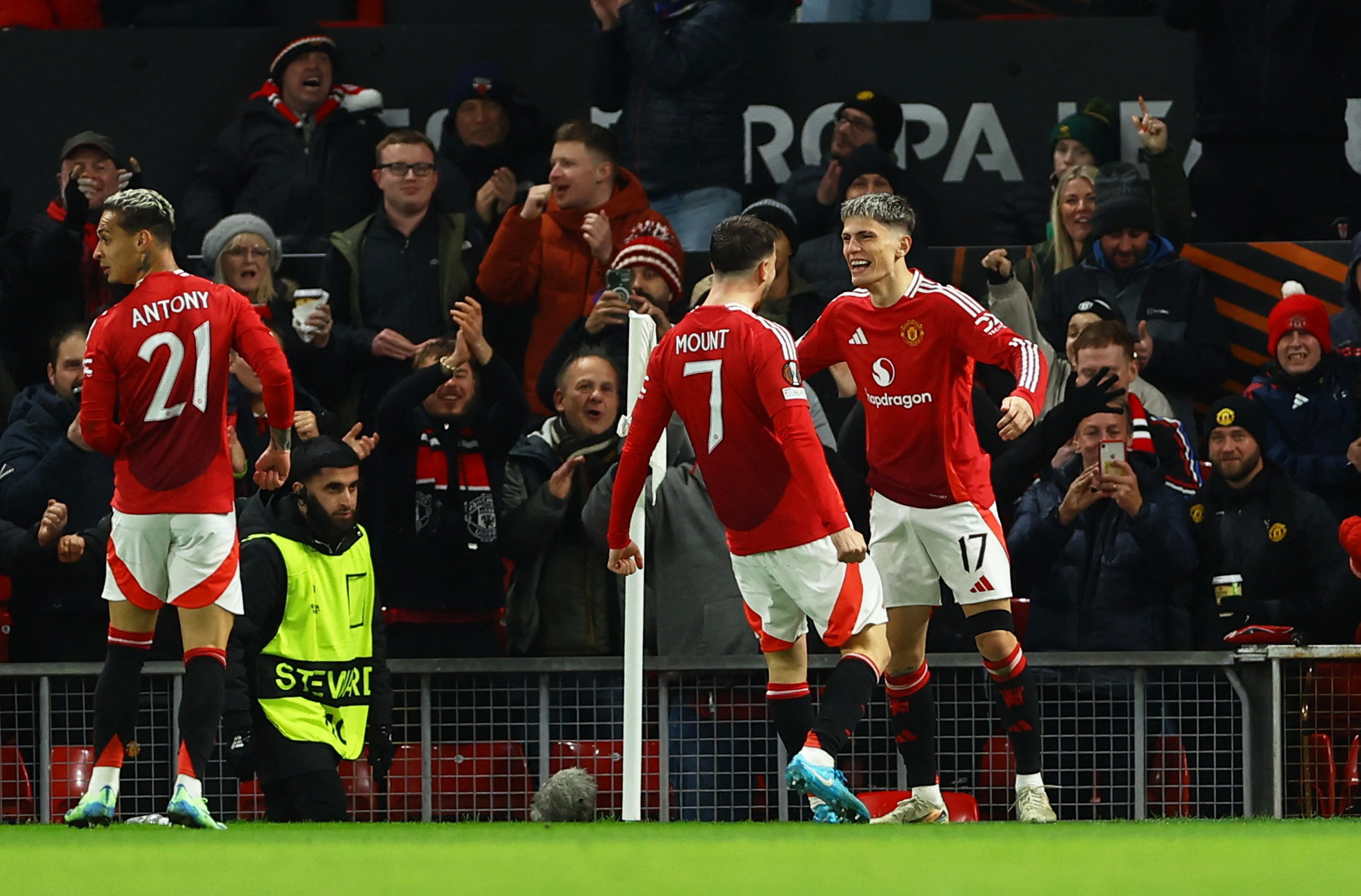 Rượt đuổi tỉ số 5 b&agrave;n, Man United thắng trận đầu dưới thời HLV Amorim - Ảnh 1.