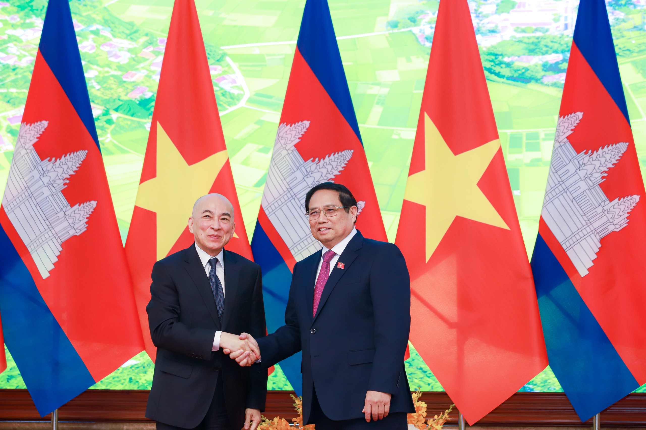 Thủ tướng Phạm Minh Ch&iacute;nh tiếp kiến Quốc vương Campuchia- Ảnh 2.
