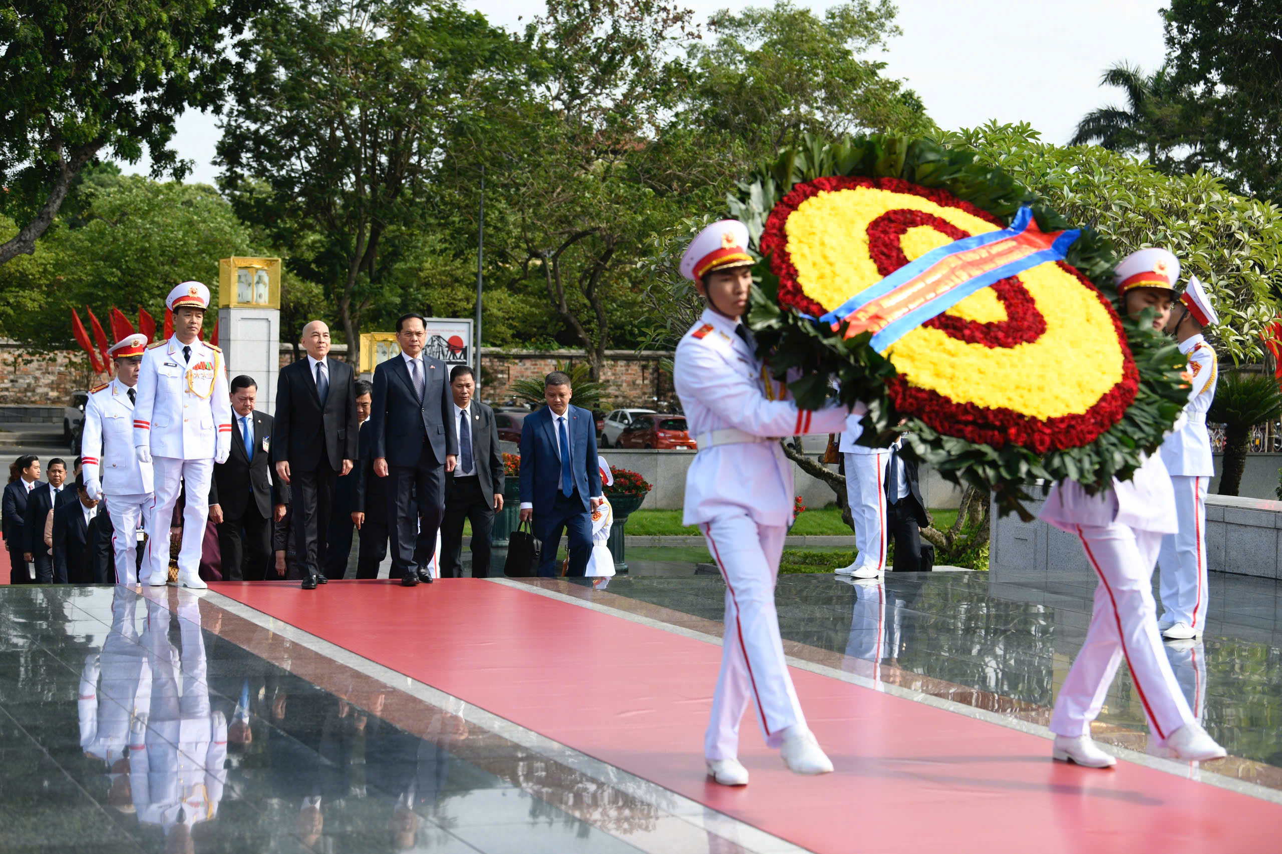 Chủ tịch nước Lương Cường chủ tr&igrave; lễ đ&oacute;n Quốc vương Campuchia Norodom Sihamoni- Ảnh 16.