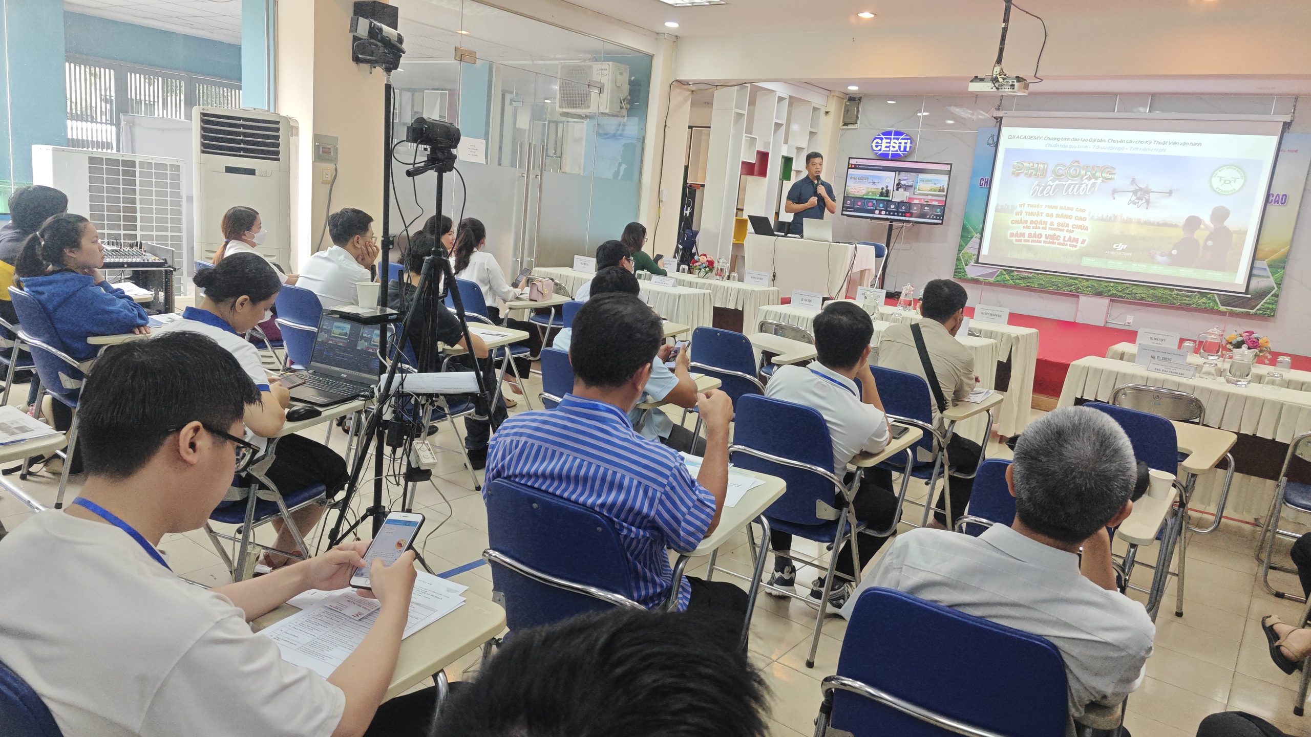 Bất ngờ với “nhân vật” lựa cà phê của 1 doanh nghiệp ở TP HCM- Ảnh 5.