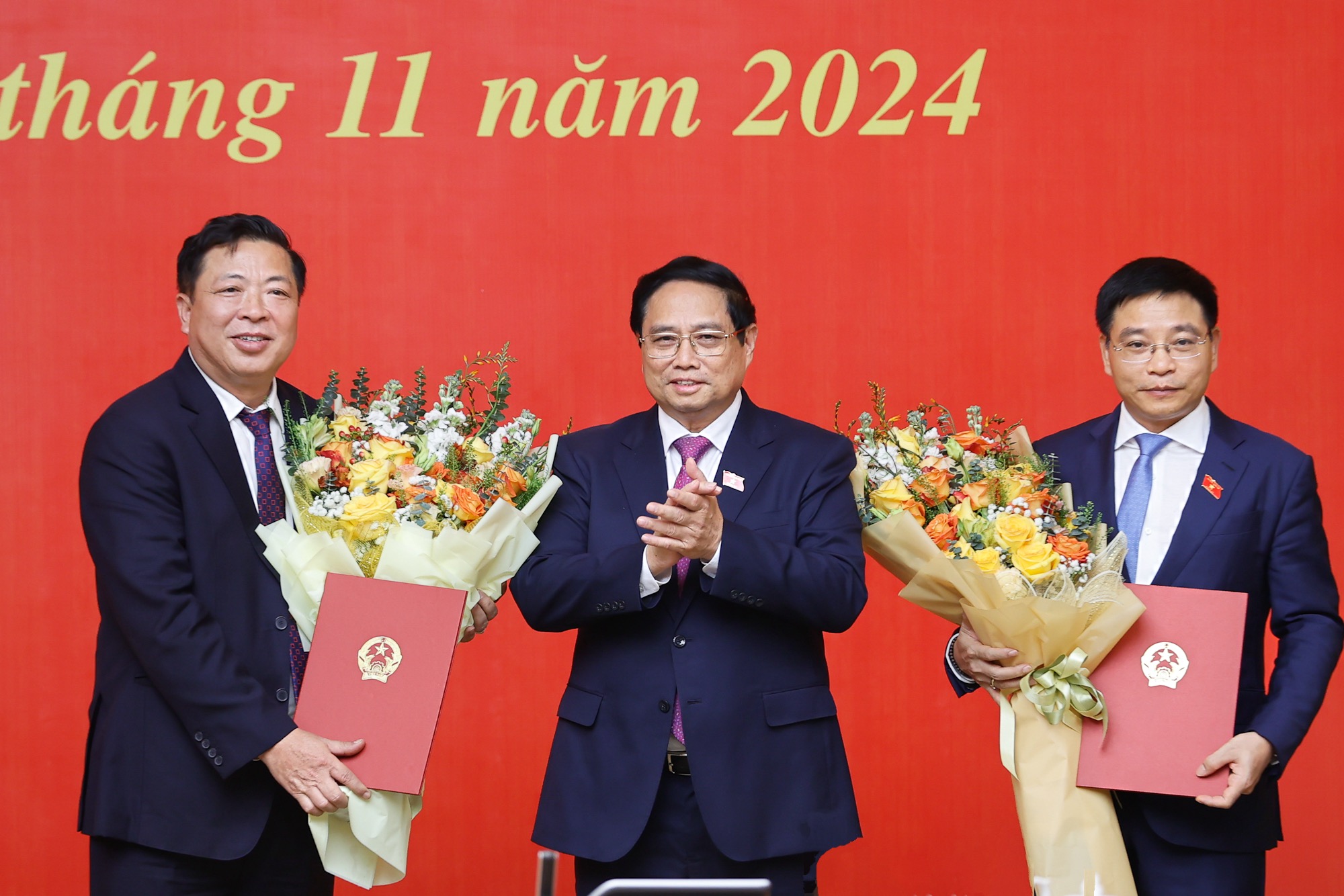 Thủ tướng trao quyết định bổ nhiệm 2 tân Bộ trưởng Tài chính và Giao thông vận tải- Ảnh 1.