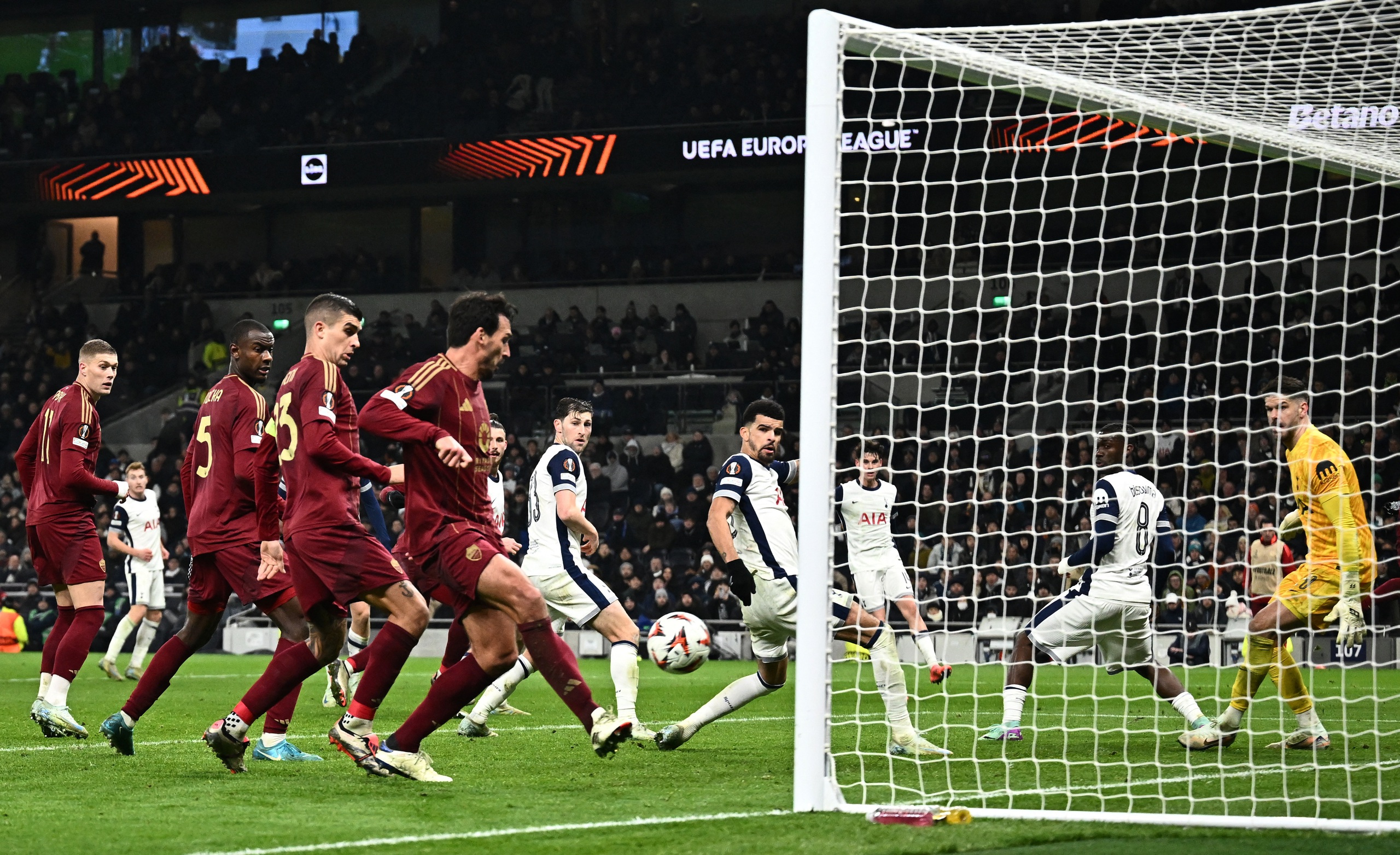 Rượt đuổi tỉ số 5 b&agrave;n, Man United thắng trận đầu dưới thời HLV Amorim - Ảnh 7.