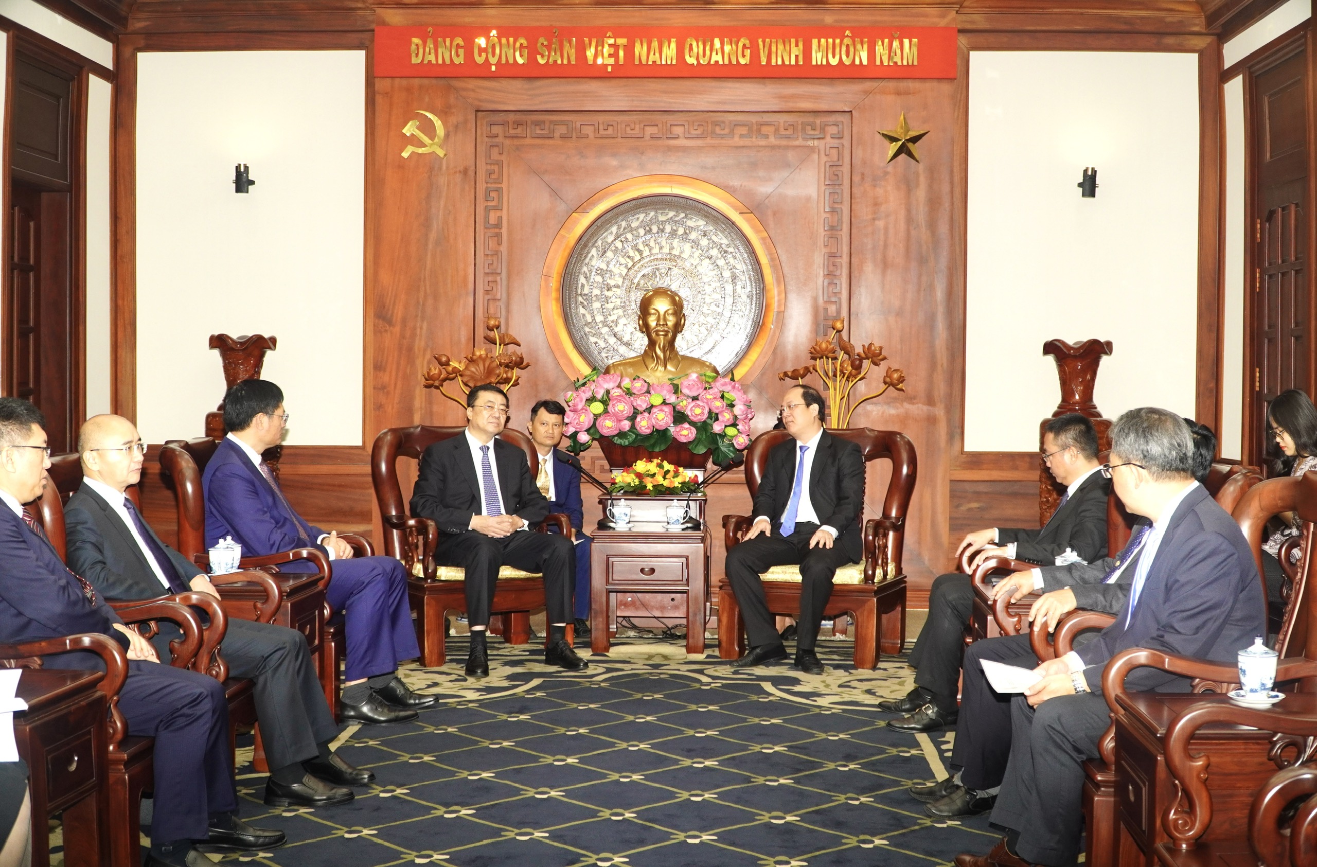 Đo&agrave;n đại biểu T&acirc;n Cương - Trung Quốc thăm v&agrave; l&agrave;m việc tại TP HCM- Ảnh 1.