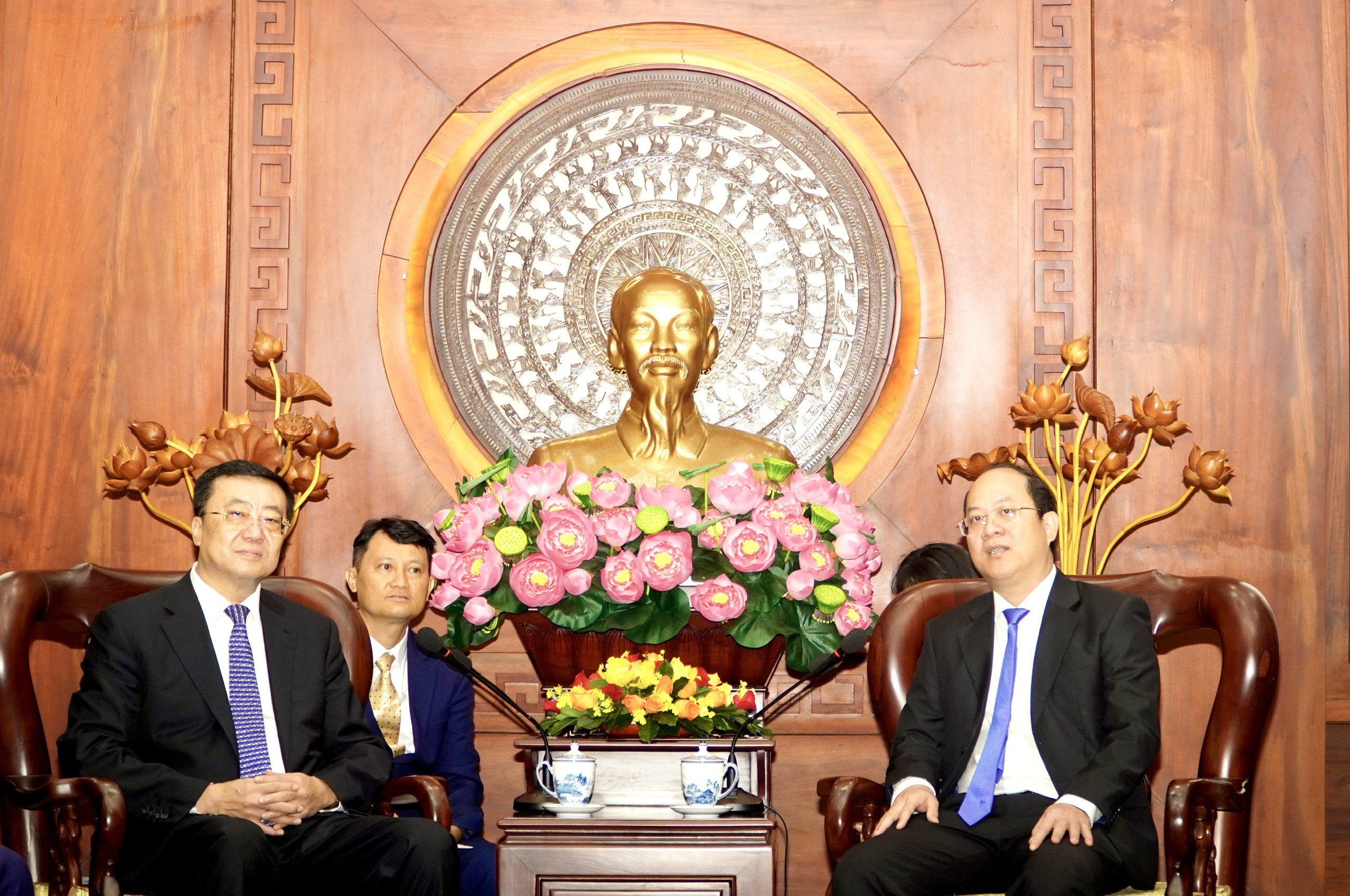 Đo&agrave;n đại biểu T&acirc;n Cương - Trung Quốc thăm v&agrave; l&agrave;m việc tại TP HCM- Ảnh 2.