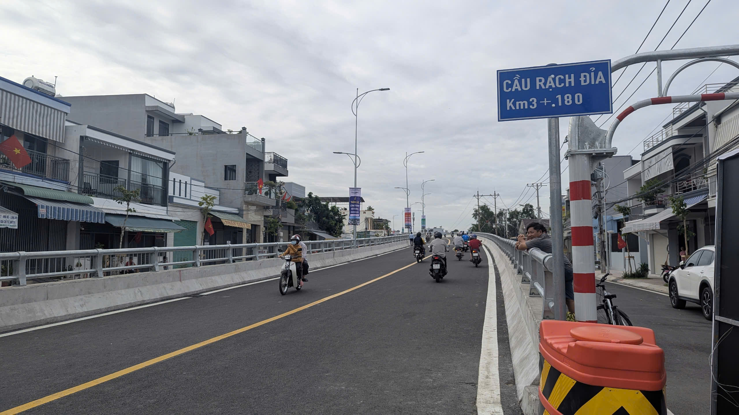 Niềm vui của người d&acirc;n ở quận 7 v&agrave; Nh&agrave; B&egrave; s&aacute;ng nay- Ảnh 2.