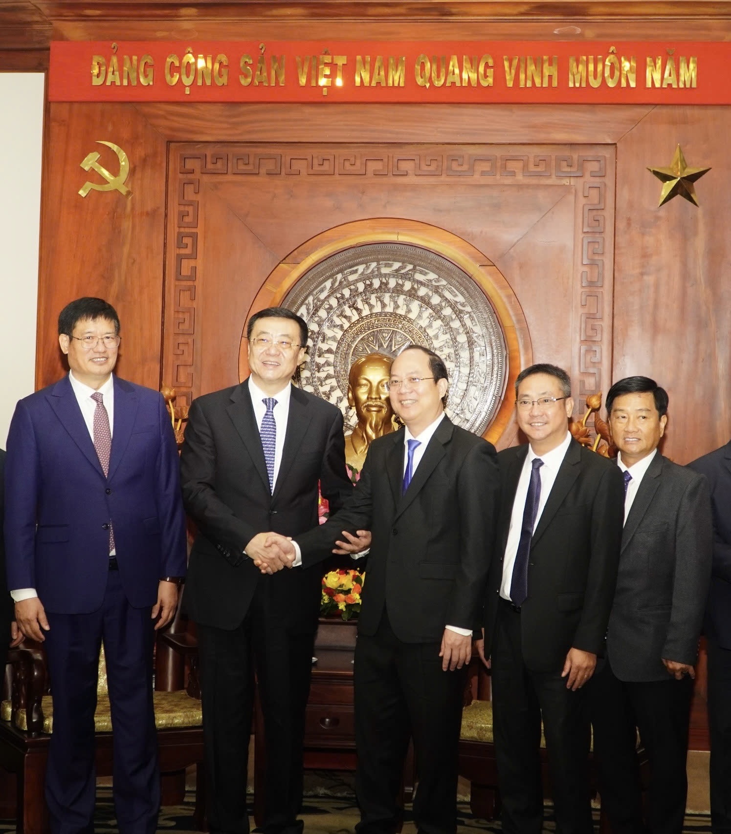 Đo&agrave;n đại biểu T&acirc;n Cương - Trung Quốc thăm v&agrave; l&agrave;m việc tại TP HCM- Ảnh 4.