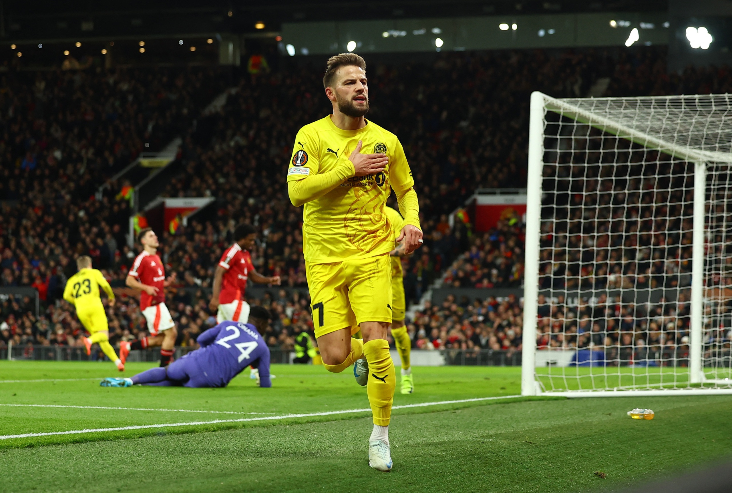 Rượt đuổi tỉ số 5 b&agrave;n, Man United thắng trận đầu dưới thời HLV Amorim - Ảnh 3.