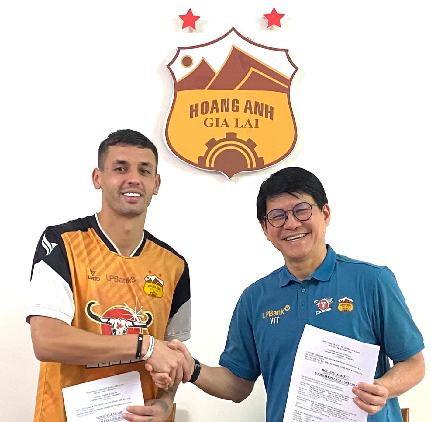 Giữa án cấm của FIFA, HAGL gia hạn hợp đồng với ngoại binh- Ảnh 1.