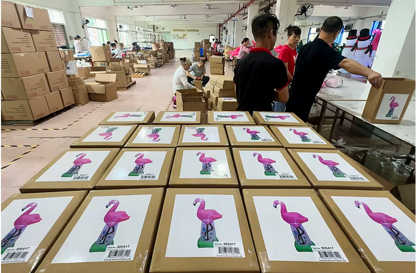 H&agrave;ng h&oacute;a Trung Quốc tại một x&iacute; nghiệp ở Th&acirc;m Quyến. Ảnh: CNBC